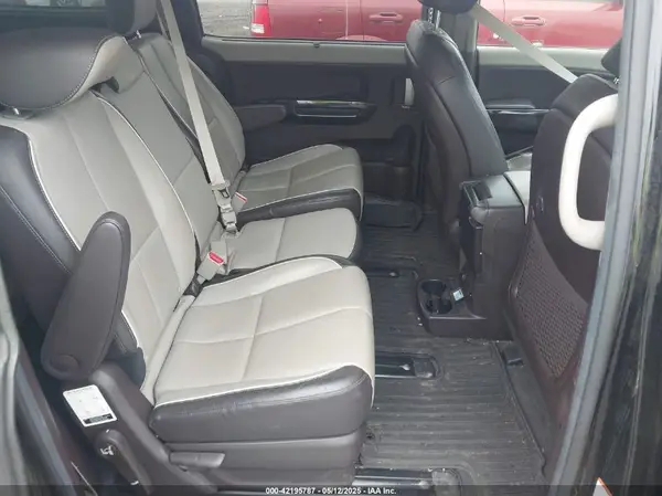 KNDME5C1XJ6356104 2018 KIA SEDONA - Image 8