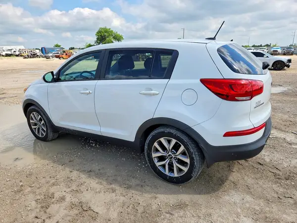KNDPB3AC0G7822074 2016 KIA SPORTAGE - Image 2