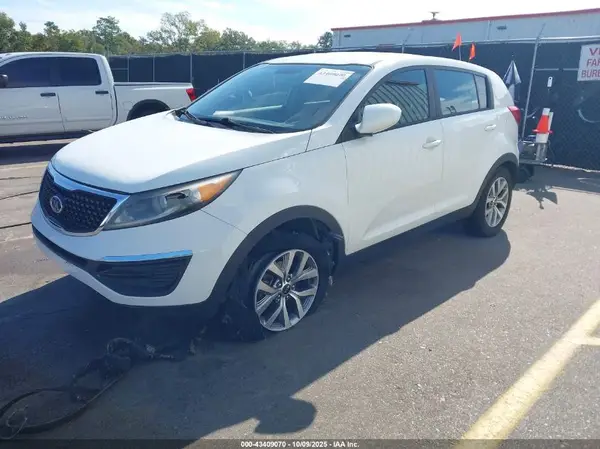 KNDPB3AC8G7810657 2016 KIA SPORTAGE - Image 2