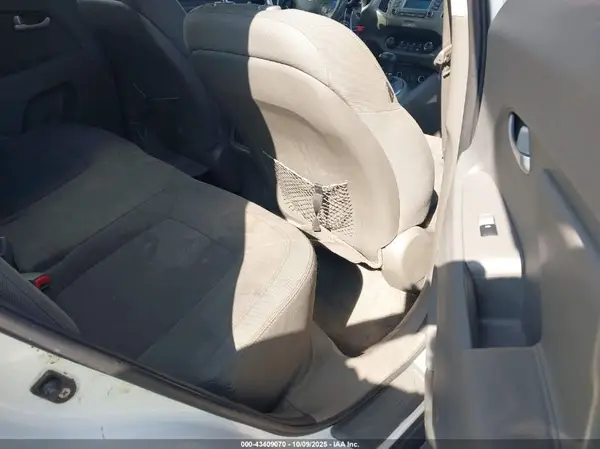 KNDPB3AC8G7810657 2016 KIA SPORTAGE - Image 8