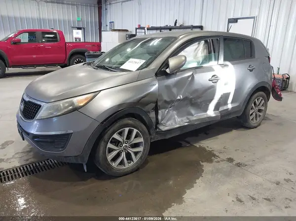 KNDPBCAC0G7864096 2016 KIA SPORTAGE - Image 2