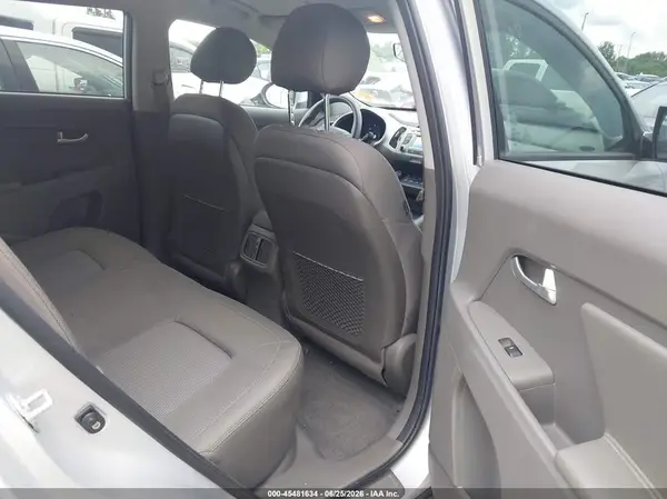 KNDPBCAC1G7801069 2016 KIA SPORTAGE - Image 8