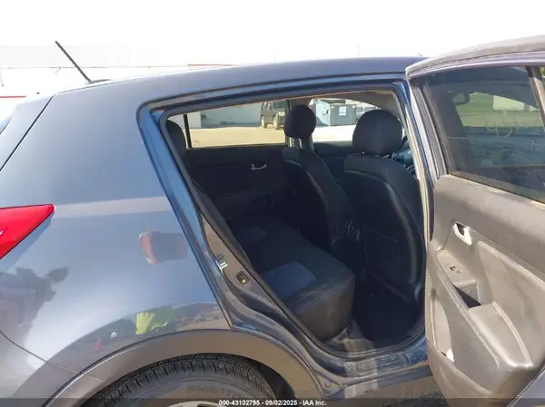 KNDPBCAC1G7855536 2016 KIA SPORTAGE - Image 8