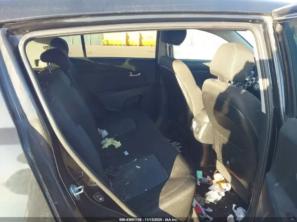 KNDPBCAC4G7831831 2016 KIA SPORTAGE - Image 8