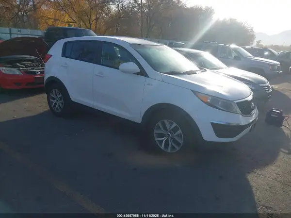 KNDPBCAC8G7810660 2016 KIA SPORTAGE - Image 1