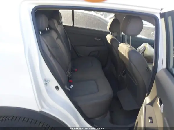 KNDPBCAC8G7810660 2016 KIA SPORTAGE - Image 8