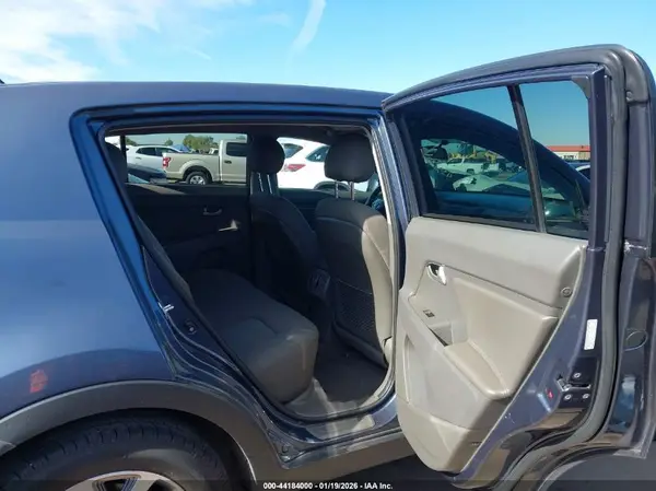 KNDPBCAC9G7851010 2016 KIA SPORTAGE - Image 8