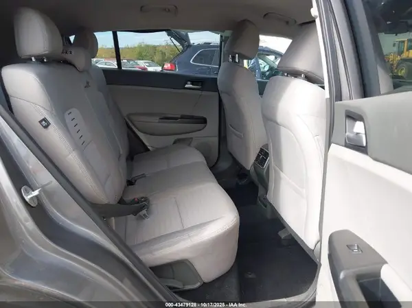 KNDPM3AC0J7393746 2018 KIA SPORTAGE - Image 8