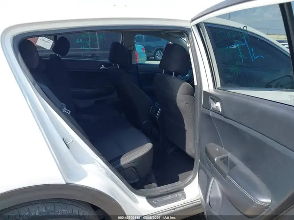 KNDPM3AC1J7338710 2018 KIA SPORTAGE - Image 8