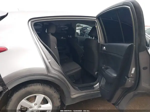 KNDPM3AC1J7470592 2018 KIA SPORTAGE - Image 8