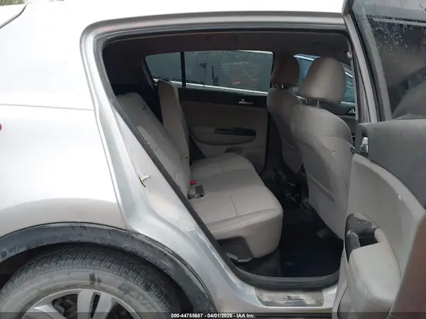 KNDPM3AC2J7372946 2018 KIA SPORTAGE - Image 8