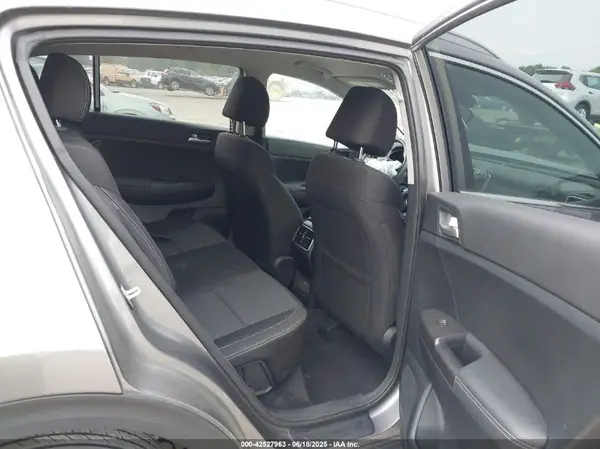 KNDPM3AC2J7373899 2018 KIA SPORTAGE - Image 8