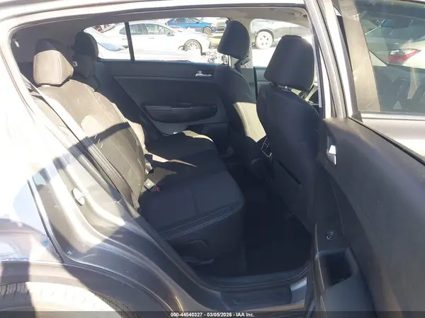 KNDPM3AC2J7429825 2018 KIA SPORTAGE - Image 8