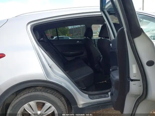 KNDPM3AC2J7447872 2018 KIA SPORTAGE - Image 8