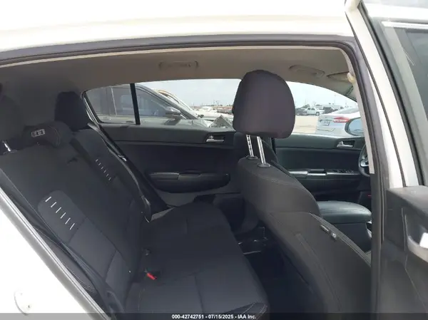 KNDPM3AC2J7490625 2018 KIA SPORTAGE - Image 8