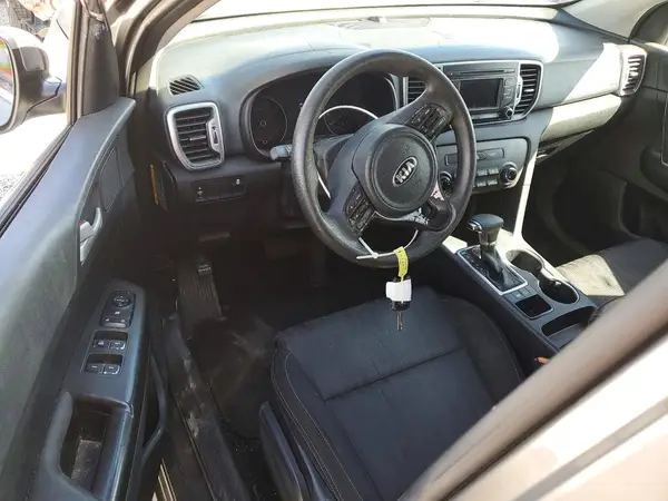 KNDPM3AC3H7037060 2017 KIA SPORTAGE - Image 8