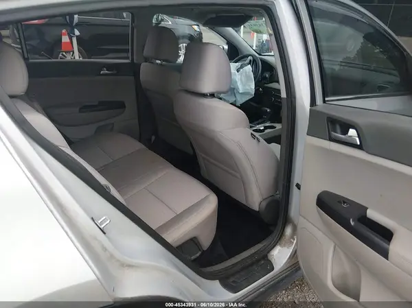 KNDPM3AC3J7413553 2018 KIA SPORTAGE - Image 8