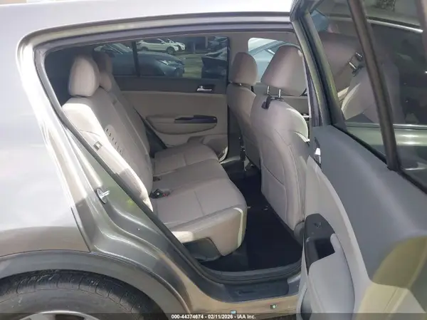 KNDPM3AC3J7434709 2018 KIA SPORTAGE - Image 8