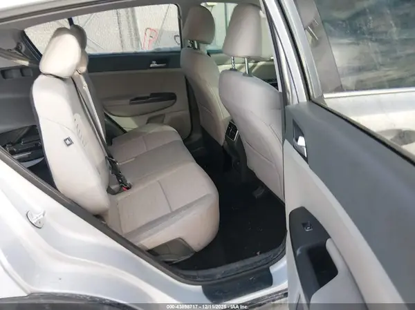 KNDPM3AC4J7425856 2018 KIA SPORTAGE - Image 8