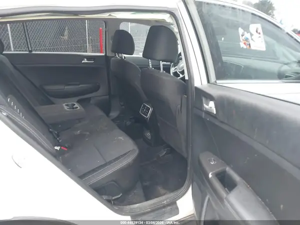 KNDPM3AC4J7470764 2018 KIA SPORTAGE - Image 8