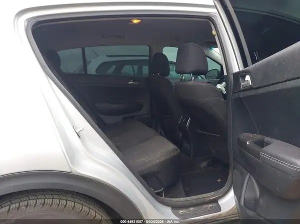 KNDPM3AC5H7240080 2017 KIA SPORTAGE - Image 8