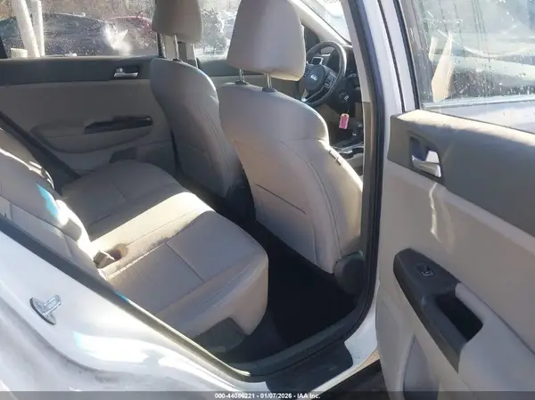 KNDPM3AC5J7310876 2018 KIA SPORTAGE - Image 8