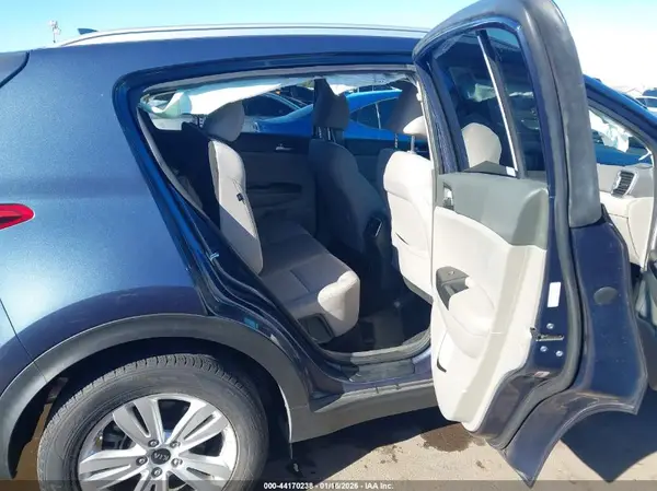KNDPM3AC5J7412677 2018 KIA SPORTAGE - Image 8