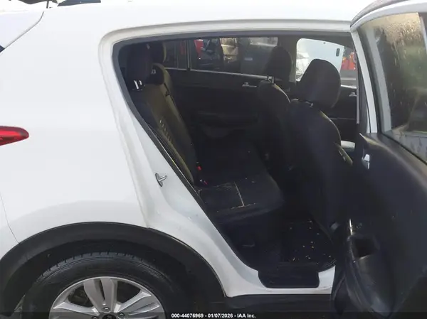 KNDPM3AC5J7413098 2018 KIA SPORTAGE - Image 8