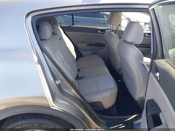 KNDPM3AC6J7412820 2018 KIA SPORTAGE - Image 8