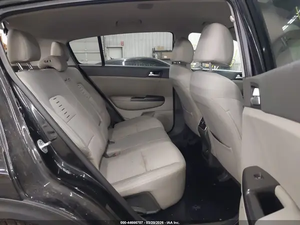 KNDPM3AC6J7418889 2018 KIA SPORTAGE - Image 8