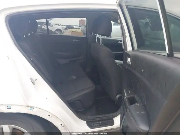 KNDPM3AC6J7445672 2018 KIA SPORTAGE - Image 8