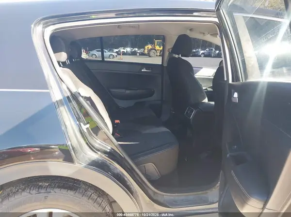 KNDPM3AC6J7463895 2018 KIA SPORTAGE - Image 8