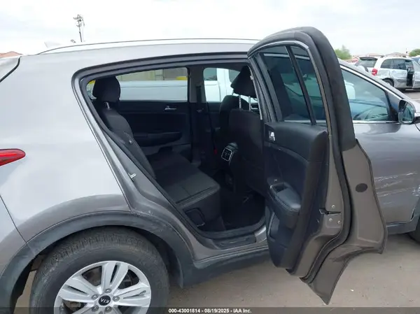 KNDPM3AC6J7484035 2018 KIA SPORTAGE - Image 8