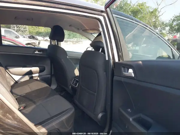 KNDPM3AC7J7417427 2018 KIA SPORTAGE - Image 8