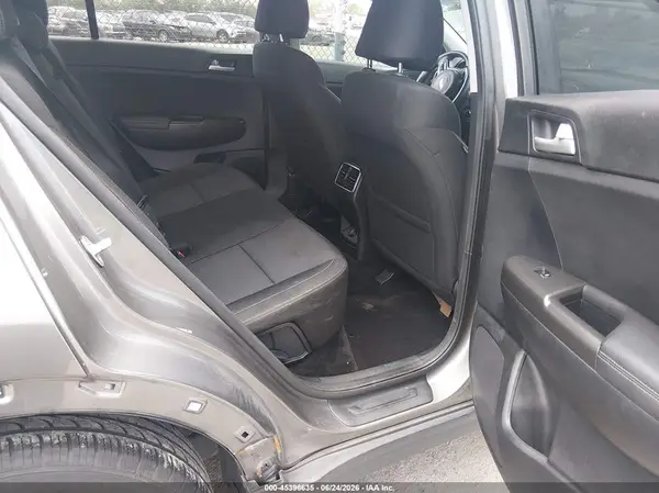 KNDPM3AC7J7444983 2018 KIA SPORTAGE - Image 8