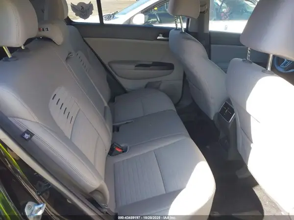 KNDPM3AC8H7080700 2017 KIA SPORTAGE - Image 8