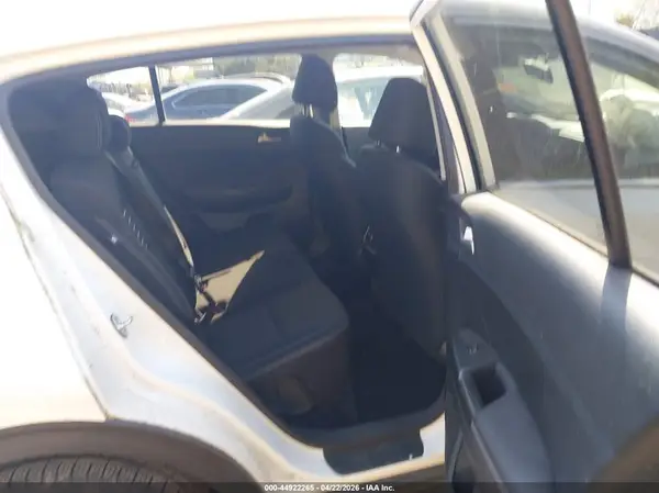 KNDPM3AC8J7307857 2018 KIA SPORTAGE - Image 8