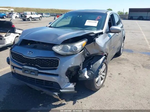 KNDPM3AC8J7423088 2018 KIA SPORTAGE - Image 2