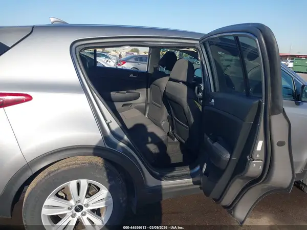 KNDPM3AC8K7562610 2019 KIA SPORTAGE - Image 8
