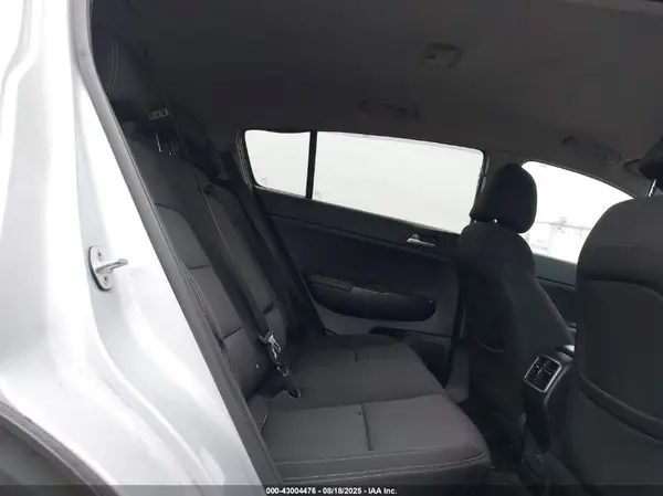 KNDPMCAC0H7036495 2017 KIA SPORTAGE - Image 8