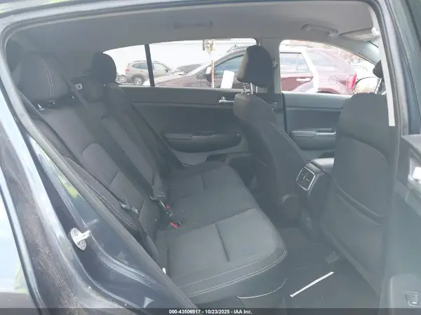 KNDPMCAC0H7038246 2017 KIA SPORTAGE - Image 8