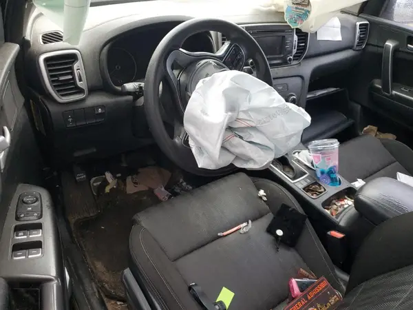 KNDPMCAC0H7048937 2017 KIA SPORTAGE - Image 8