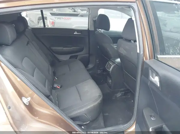 KNDPMCAC0H7077306 2017 KIA SPORTAGE - Image 8