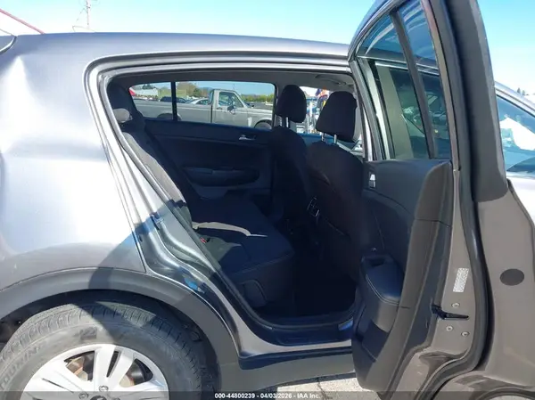 KNDPMCAC0H7079105 2017 KIA SPORTAGE - Image 8