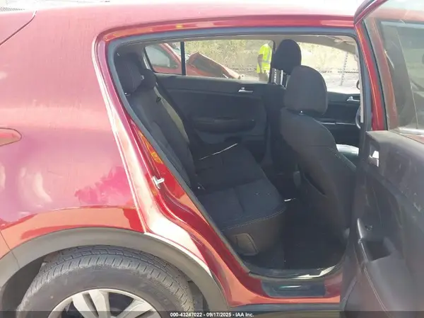 KNDPMCAC0H7101362 2017 KIA SPORTAGE - Image 8