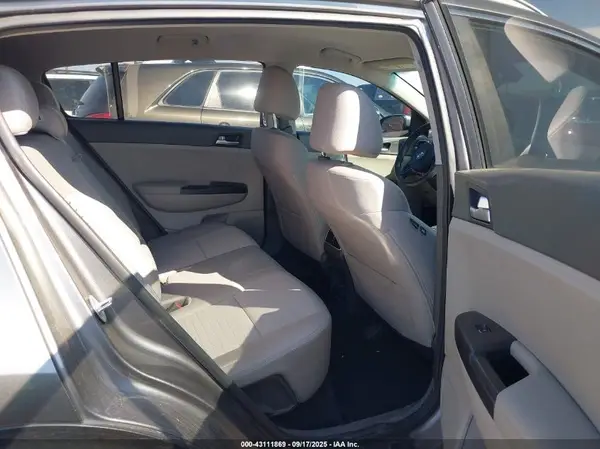 KNDPMCAC0H7114578 2017 KIA SPORTAGE - Image 8