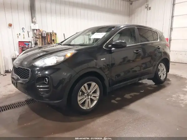 KNDPMCAC0H7142705 2017 KIA SPORTAGE - Image 2