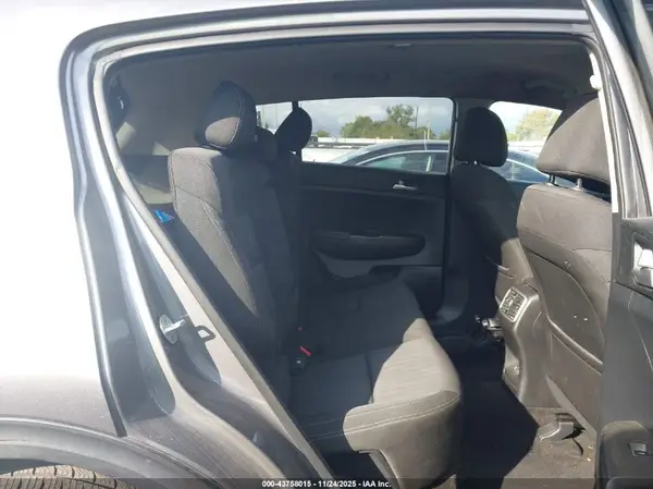 KNDPMCAC0H7160587 2017 KIA SPORTAGE - Image 8