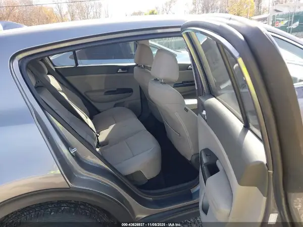 KNDPMCAC0H7161089 2017 KIA SPORTAGE - Image 8