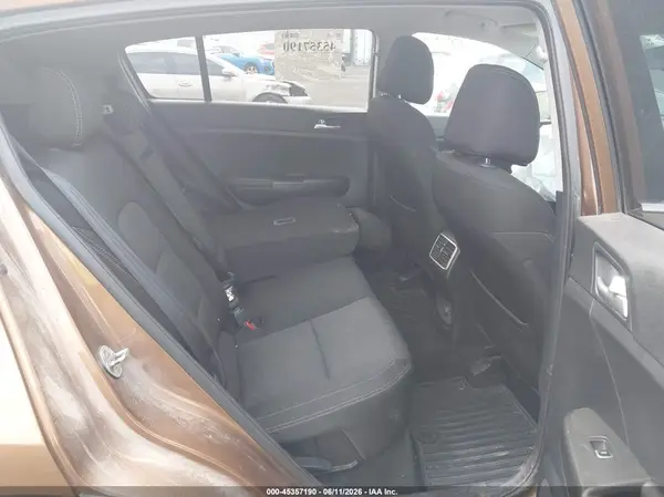 KNDPMCAC0H7164056 2017 KIA SPORTAGE - Image 8